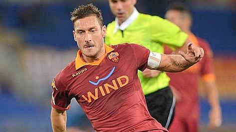 Francesco Totti in azione contro il Torino. Ansa