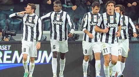 Claudio Marchisio (a sx) festeggia coi compagni la doppietta nel derby. Ansa Claudio Marchisio (a sx) festeggia coi compagni la doppietta nel derby. Ansa