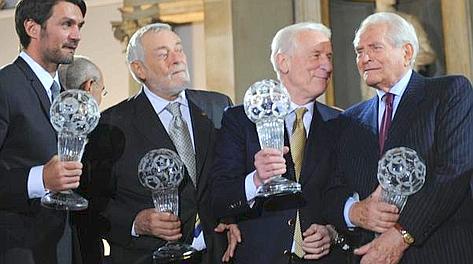 Da sinistra Paolo Maldini, Luigi Agnolin, Giovanni Trapattoni e Giampiero Boniperti a Firenze. Ansa