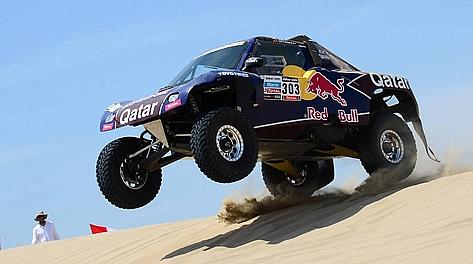 Daker, il prologo è di Sainz, Sulle moto sfreccia Lopez