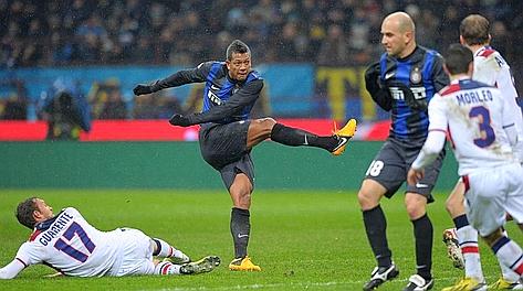 Fredy Guarin scocca il tiro che varrà l'1-0 dei nerazzurri. LaPresse Fredy Guarin scocca il tiro che varrà l'1-0 dei nerazzurri. LaPresse