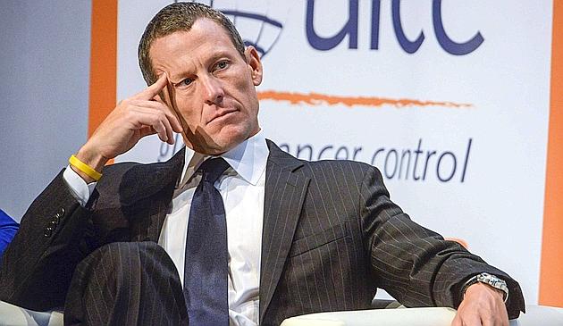 Il volto sconsolato di Lance Armstrong. Afp Il volto sconsolato di Lance Armstrong. Afp
