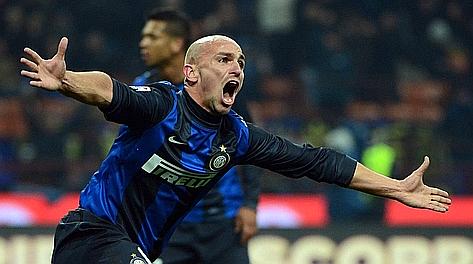 Esteban Cambiasso, autore del gol del 2-2. Afp Esteban Cambiasso, autore del gol del 2-2. Afp