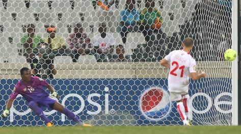 Khaled Mouelhi fallisce un rigore contro il Togo. Ap