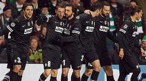 Matri festeggia il gol al Celtic coi compagni. Afp Matri festeggia il gol al Celtic coi compagni. Afp
