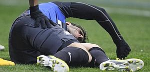 Diego Milito si dispera dopo l'infortunio contro il Cluj. Ap