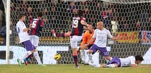 Il destro vincente di Christodoulopoulos. Ansa Il destro vincente di Christodoulopoulos. Ansa