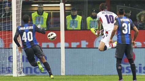 Il gol di Gilardino in Inter-Bologna:  partito in posizione regolare. LaPresse