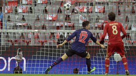 Il gol-partita, firmato dal francese Giroud. Afp Il gol-partita, firmato dal francese Giroud. Afp