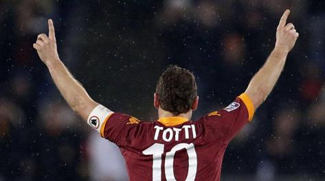 Totti: per lui 226 gol in A, solitario secondo marcatore di sempre. Ansa Totti: per lui 226 gol in A, solitario secondo marcatore di sempre. Ansa