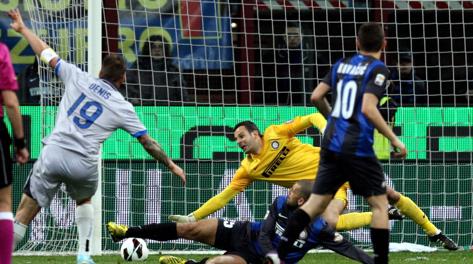 Il gol del 4-3 di German Denis, che chiude la gara. Forte Il gol del 4-3 di German Denis, che chiude la gara. Forte