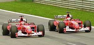 Zeltweg 2002, Barrichello all'arrivo fa passare Schumi. Reuters