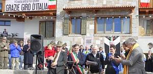 L'inaugurazione della Piazza Giro d'Italia a Tualis
