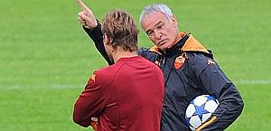 Claudio Ranieri, 59 anni, con Francesco Totti. Ansa
