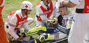 Valentino Rossi dopo l'incidente al Mugello del 2010. Reuters