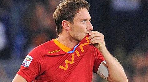 Francesco Totti, 215 gol in serie A e 500 presenze. Ansa