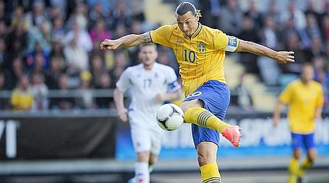 Ibra porta in vantaggio la Svezia dopo soli 2 minuti. Reuters