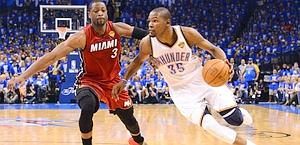 Kevin Durant scappa a Dwyane Wade. Ansa
