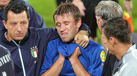 22 giugno 2004: Cassano esce dal campo disperato dopo Italia-Bulgaria. Ansa