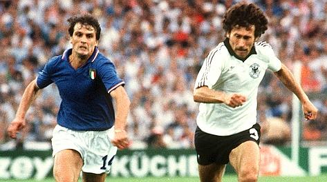 Marco Tardelli e Paul Breitner in Italia-Germania del 1982. Quella volta c'era in palio il Mundial. Archivio Marco Tardelli e Paul Breitner in Italia-Germania del 1982. Quella volta c'era in palio il Mundial. Archivio