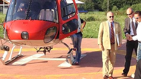 L'arrivo de De Laurentiis a Dimaro in elicottero. Twitter