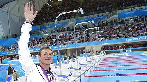 Ryan Lochte con la medaglia al collo. Epa