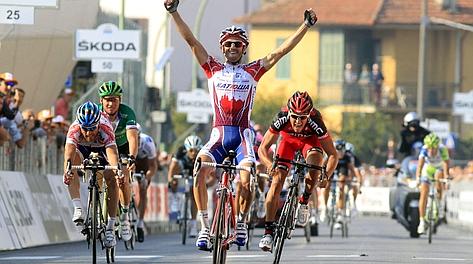 La vittoria di Daniel Moreno sul traguardo di Novi Ligure del Gran Piemonte 2011. Bettini