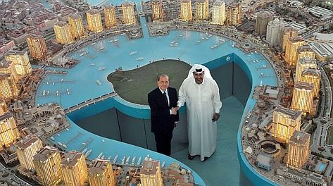 Silvio Berlusconi, 76 anni, con Hamad bin Jassem bin Jabr Al Thani, 53, premier del Qatar. Ansa