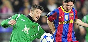 Duello Bocchetti-Messi, in Champions, nel 2010. Afp