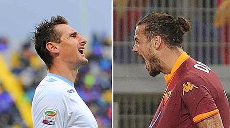 Lazio-Roma  anche la sfida tra Klose e Osvaldo. Ansa/Reuters