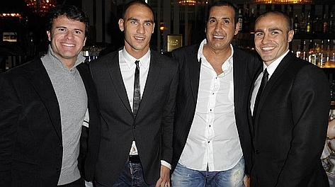 Paolo e Fabio Cannavaro (2 e 4 da sx), 31 e 39 anni. Ansa