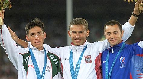 Noè Hernandez (a sinistra) sul podio olimpico di Sydney 2000. Archivio