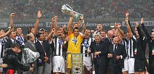 La Juve festeggia in trionfo in Supercoppa. LaPresse