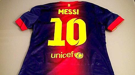 La maglia di Leo Messi, postata da El Shaarawy su Twitter