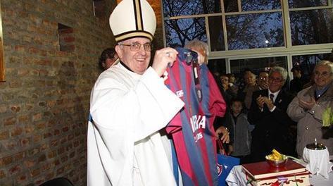 Jorge Mario Bergoglio con la maglia del San Lorenzo