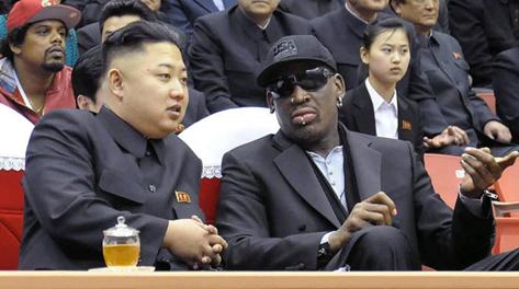 Dennis Rodman e il leader nordcoreano Kim Jong-un insieme a Pyongyang. Afp