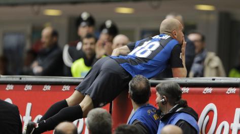 Tommaso Rocchi, 35 anni, festeggia il gol da tre punti dell’Inter. Ap