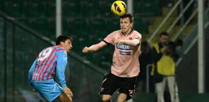 Josip Ilicic contro Lucas Castro nell’ultimo Palermo-Catania di campionato. Ansa