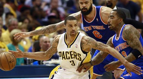 George Hill tra Smith e Chandler. Reuters