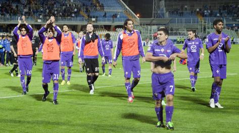 Il saluto della Fiorentina ai suoi tifosi. Afp