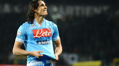 Edinson Cavani, 26 anni, con la maglia del Napoli. Ansa