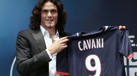 Edinson Cavani con la nuova maglia del Psg. Afp Edinson Cavani con la nuova maglia del Psg. Afp