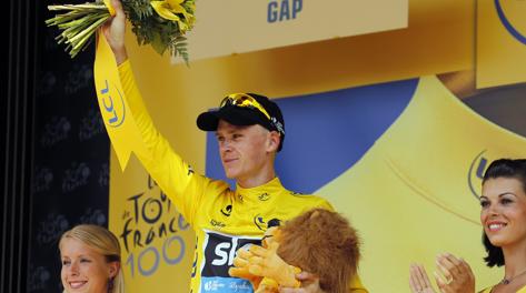 Chris Froome in maglia gialla a Gap. Afp