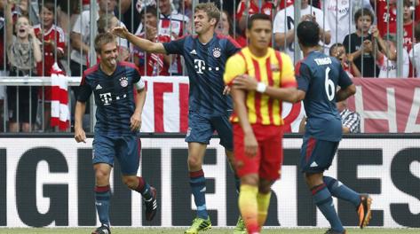 Philipp Lahm festeggia il gol dell'1-0. Ap