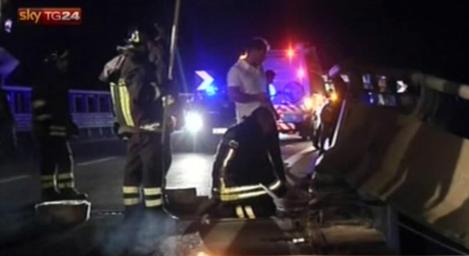 Tragedia in Irpinia: pullman precipita da viadotto. 39 morti. 0c34c13643e2a132e2c9257c811857ff-002--473x264