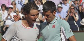 Rafa Nadal con Novak Djokovic. Ap