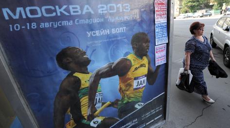 Un poster dei mondiali di Atletica a Mosca. Afp
