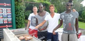Da sinistra gli chef: Abate, Balotelli, Antonini e Niang. Buzzi