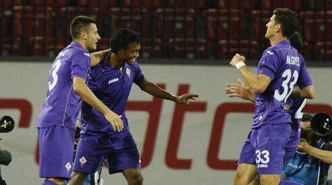 Cuadrado festeggiato dai compagni. Ap Cuadrado festeggiato dai compagni. Ap