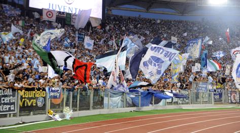 I tifosi della Lazio durante la Supercoppa di domenica. LaPresse